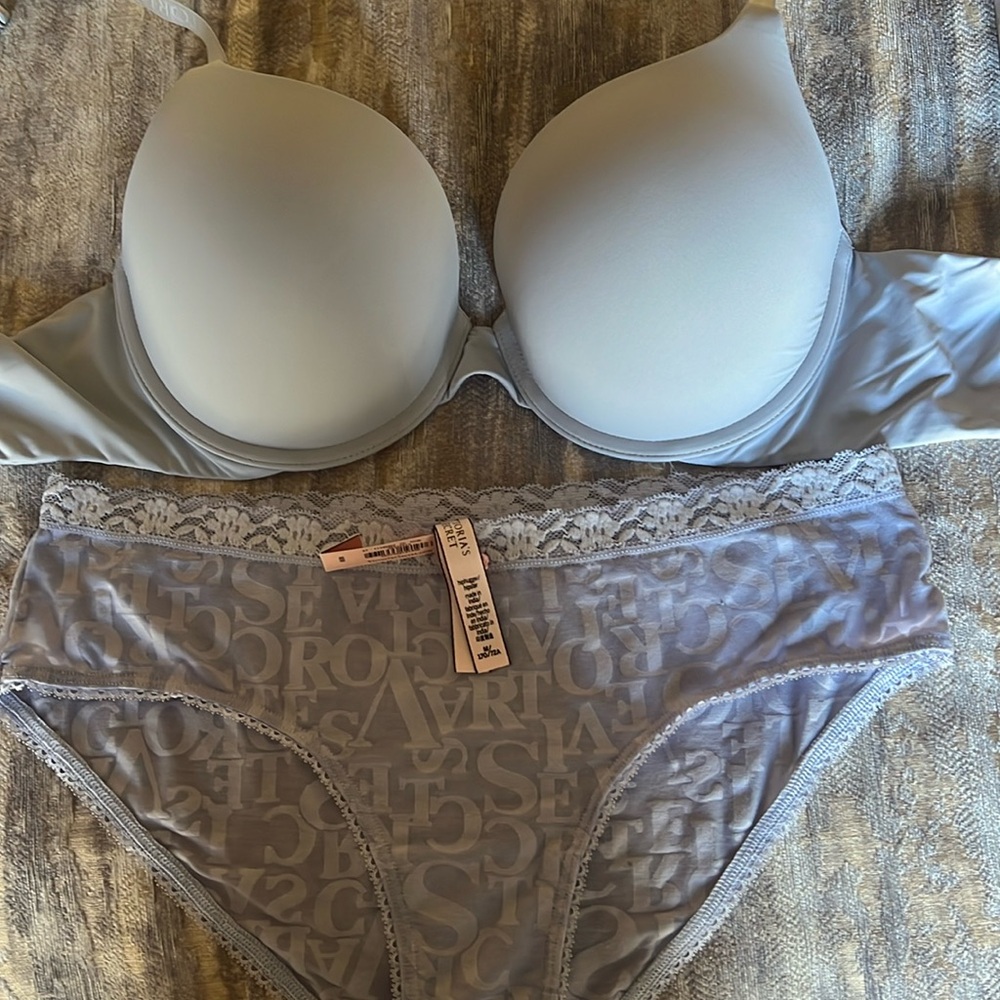 Victoria secert bra size 32DD and new underwear